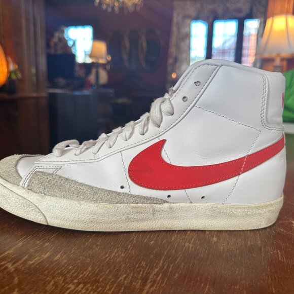 Nike Blazer Mid 77  Size 8.5 Shoes CZ1055-101 White Habanero Red - Picture 8 of 11